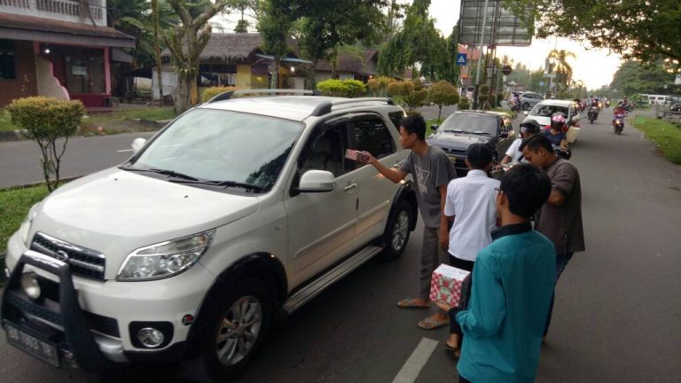 LDII Kabupaten Agam : Berbagi Takjil, Berbagi Pahala