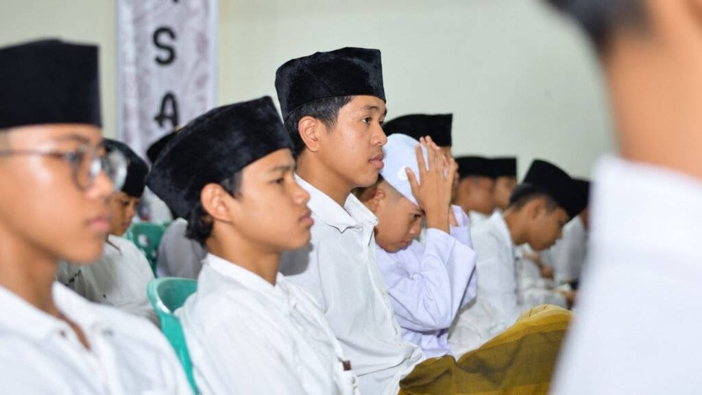 Kakan Kemenag Kota Padang Hadiri Peringatan Hari Santri di Ponpes Miftahul Huda